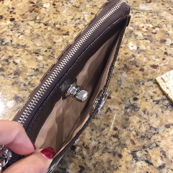 Coach wristlet - Picture 6 of 6